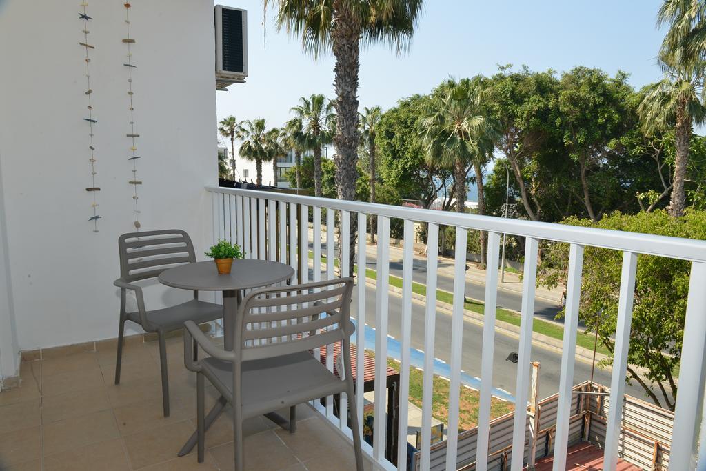 Poseidono'S Apartment Paphos Ngoại thất bức ảnh