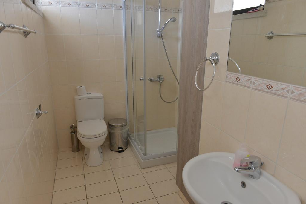 Poseidono'S Apartment Paphos Ngoại thất bức ảnh